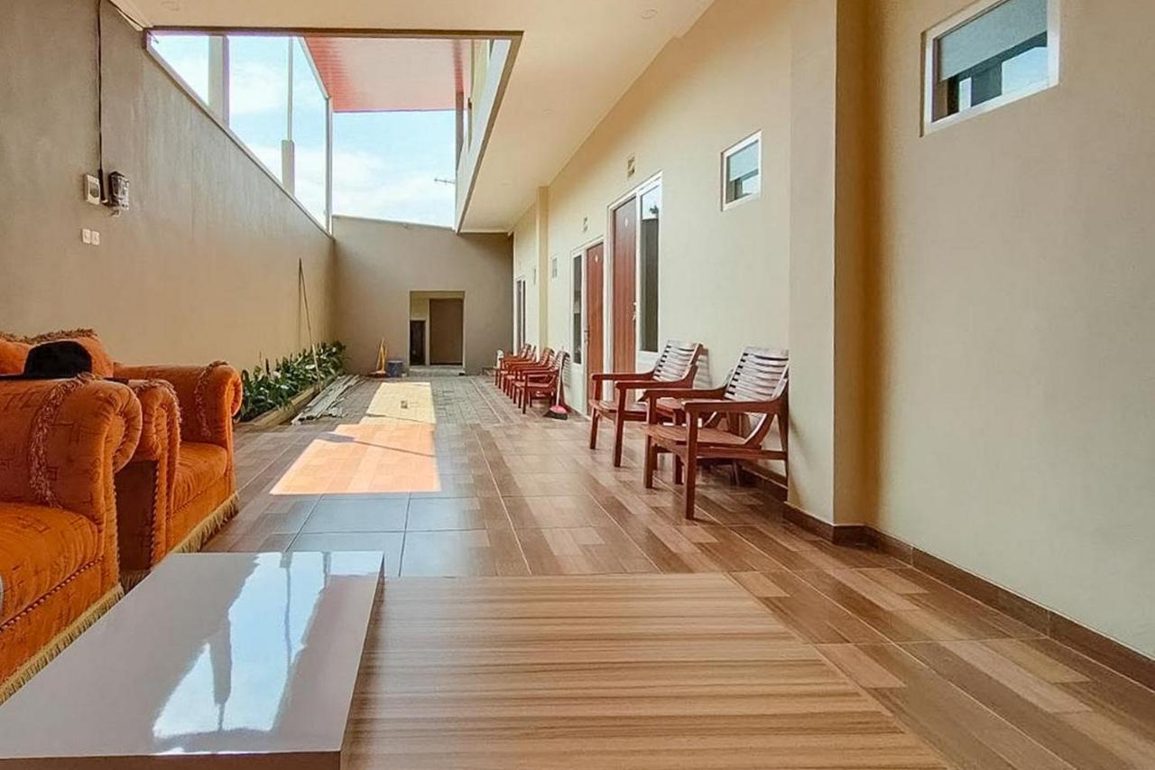 Reddoorz Near Bns Batu Hotel Tlekung Екстериор снимка